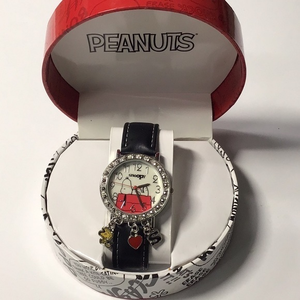 Peanuts Snoopy watch‎ with Charms